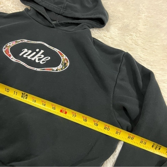Nike Black Floral Print Crop Pullover Hoodie Size small Long Sleeve DJ1084-010 - Picture 5 of 11